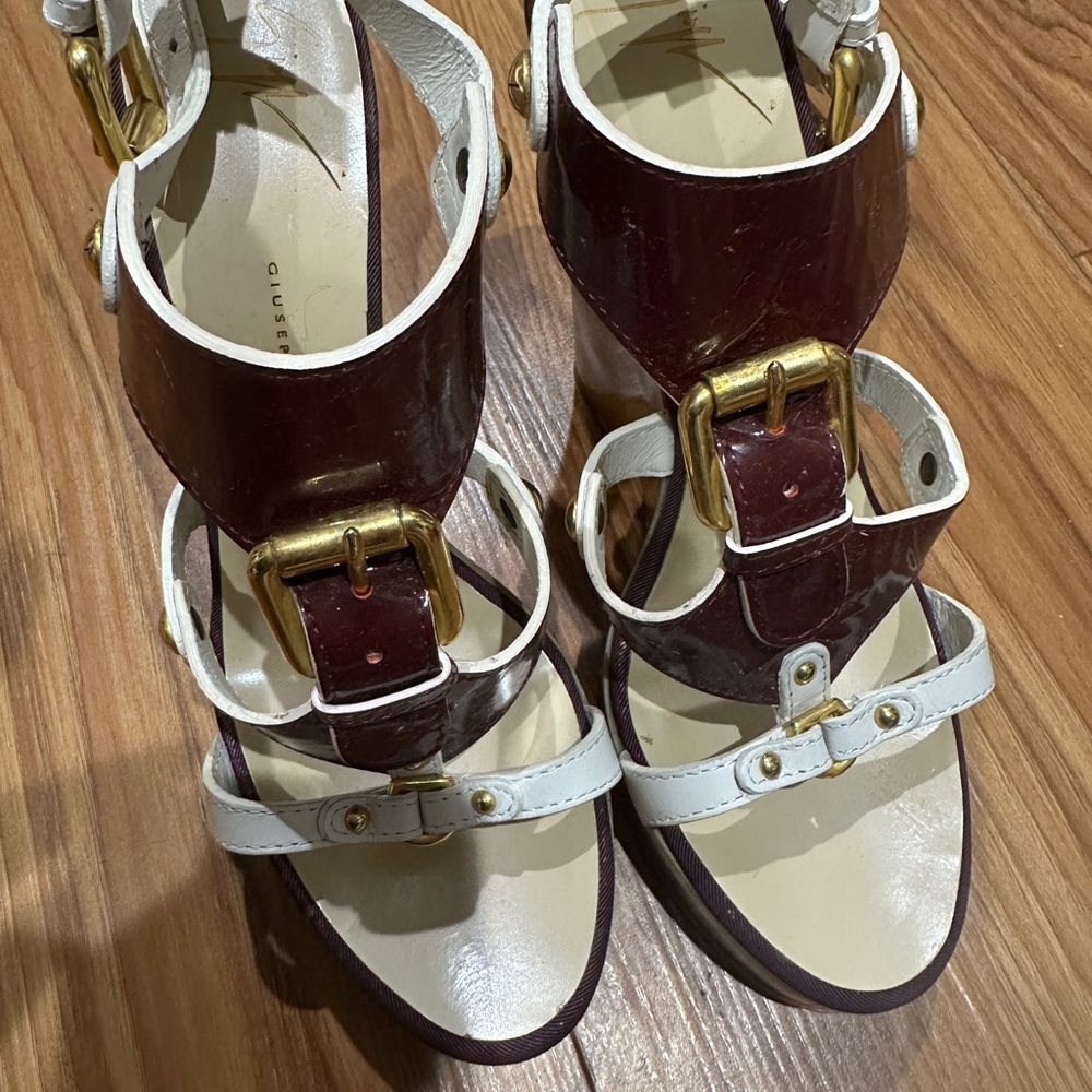 Vero Cuoio Burgundy and White Heels with Gold Buckles